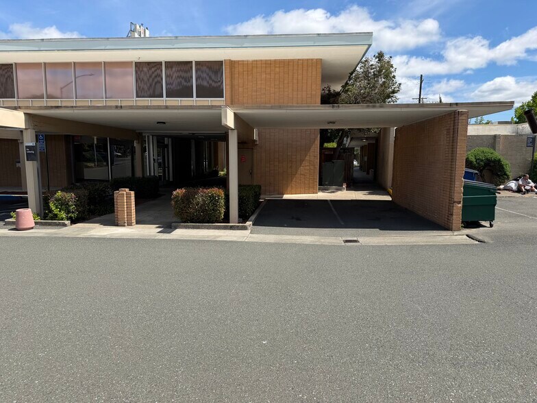 710 S State St, Ukiah, CA à louer - Photo principale – Image 1 sur 5