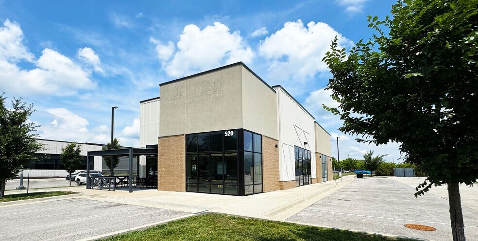 520 NW Chipman Rd, Lee's Summit, MO à louer - Photo de l’immeuble – Image 1 sur 7
