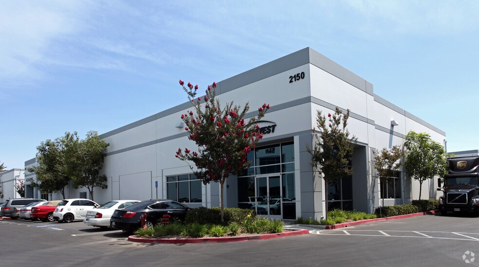 2150 E Winston Rd, Anaheim, CA à louer - Photo de l’immeuble – Image 1 sur 6