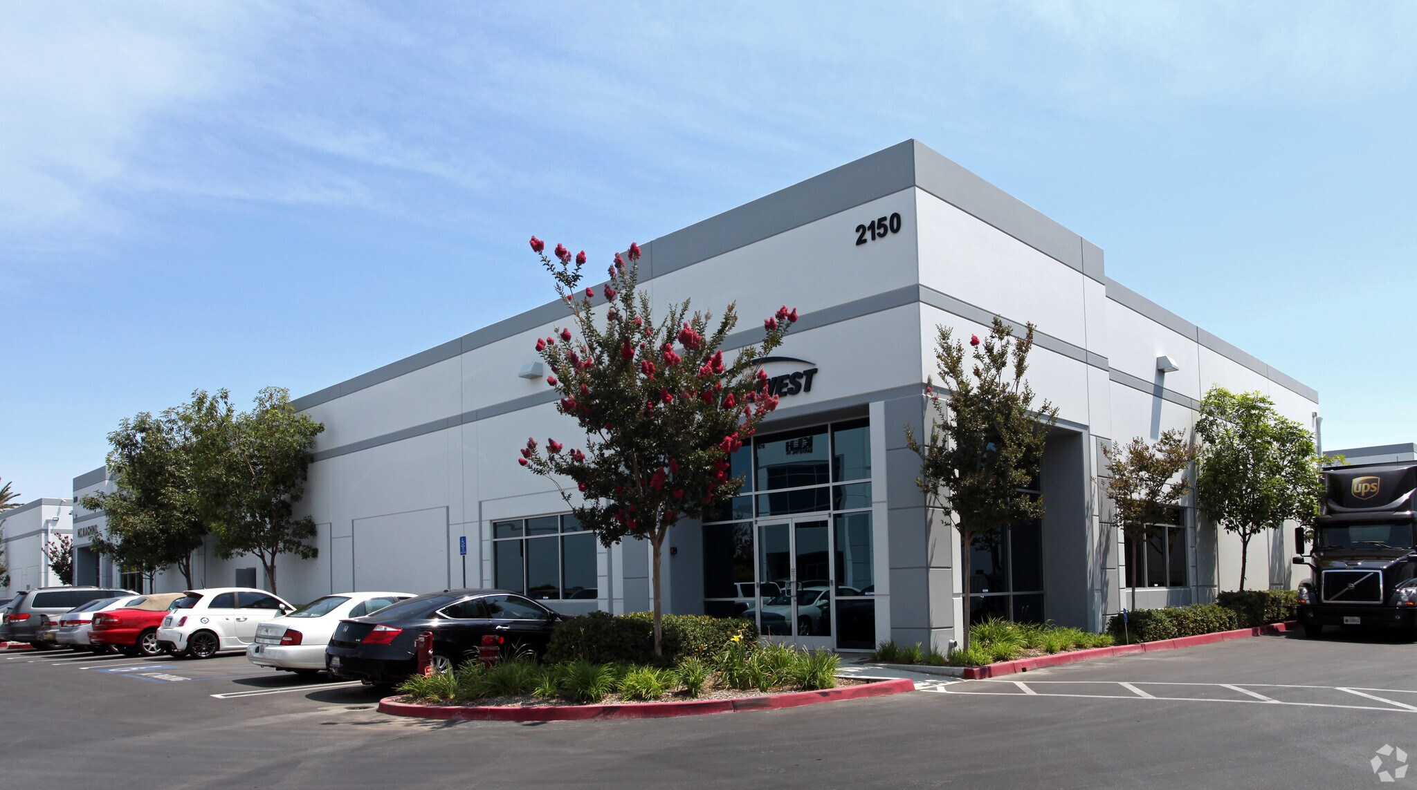 2150 E Winston Rd, Anaheim, CA à louer Photo de l’immeuble– Image 1 sur 7