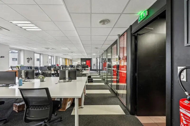 45 Rue Des Vinaigriers, Paris à louer - Photo de l’immeuble – Image 3 sur 15