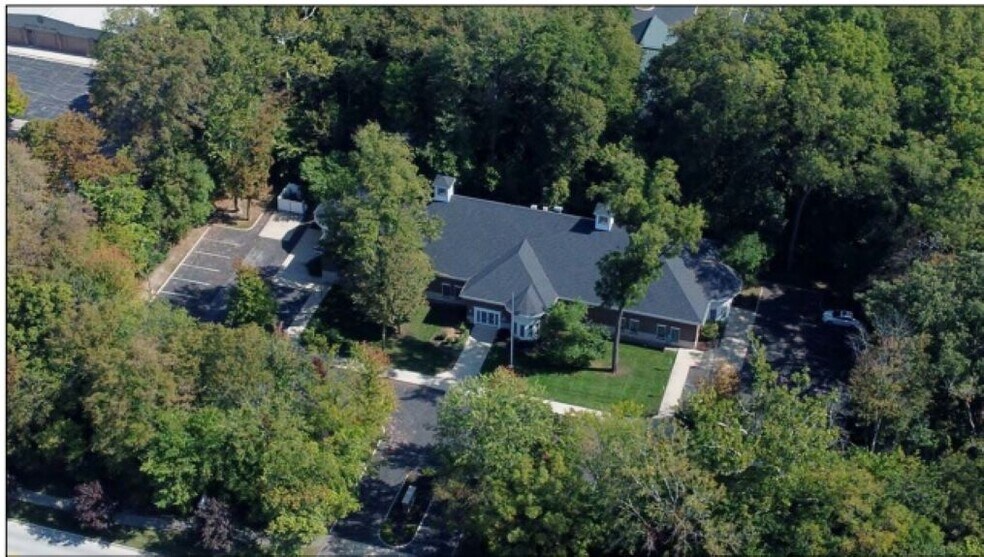 1771 Indian Wood Cir, Maumee, OH à louer - Photo de l’immeuble – Image 2 sur 22