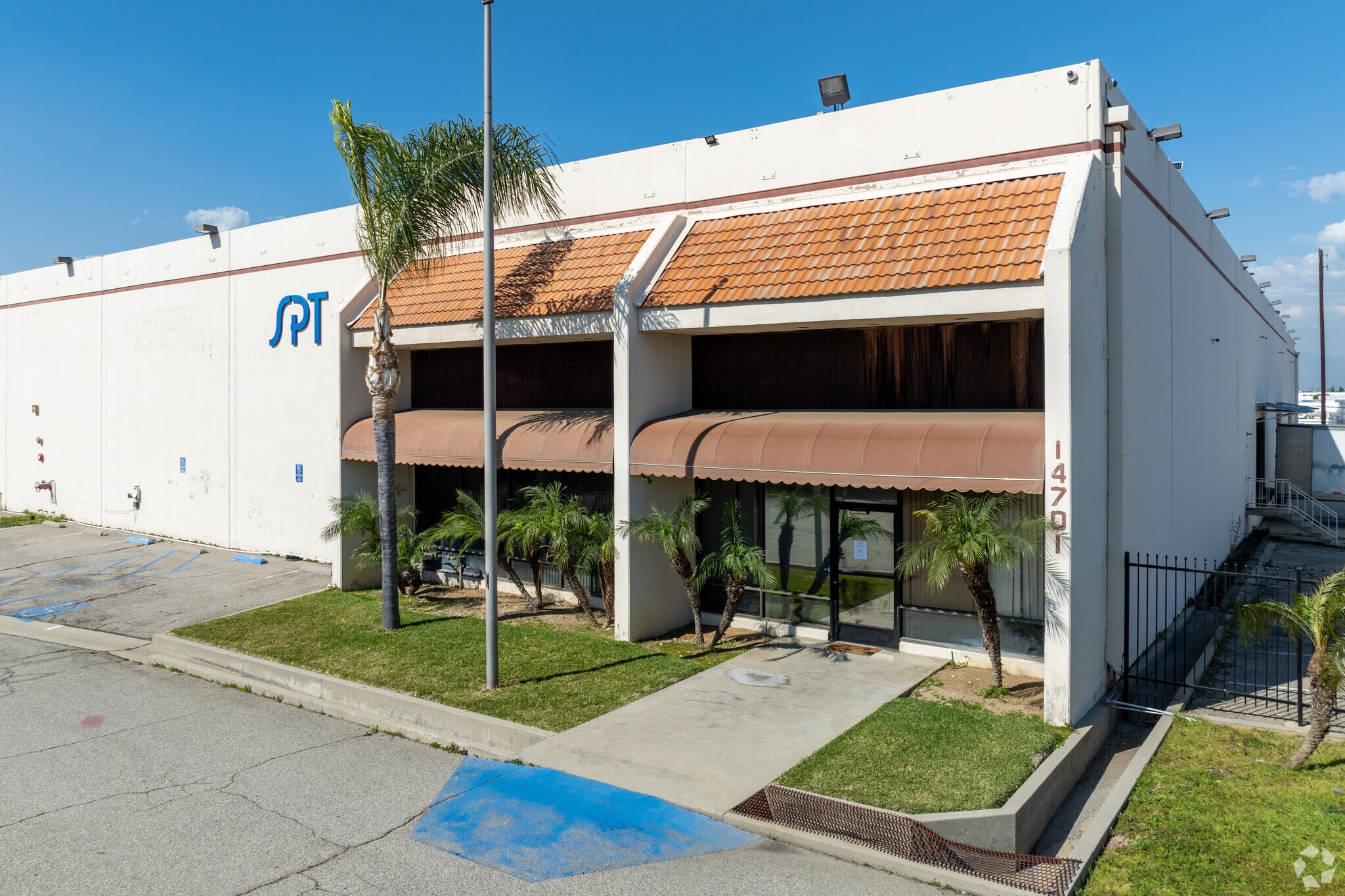 14625-14701 E Clark Ave, City of Industry, CA à louer Photo principale– Image 1 sur 13