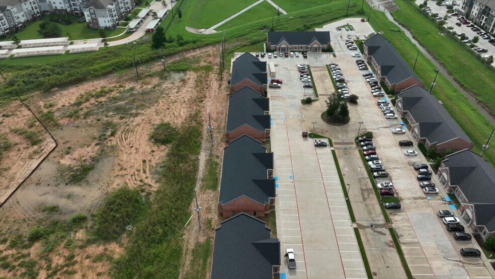 7103 S Peek Rd, Richmond, TX à vendre - Vidéo sur l’annonce professionnelle – Image 2 sur 35