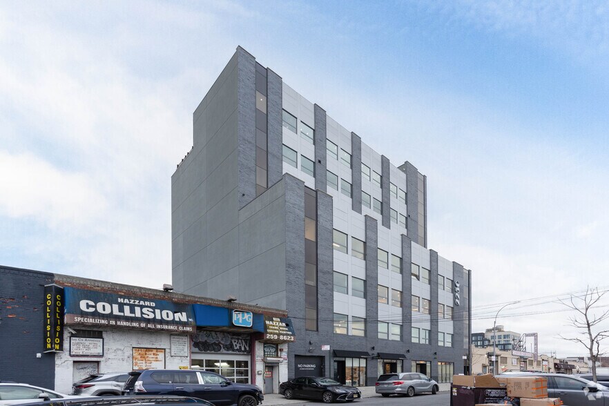 2250 59th St, Brooklyn, NY à louer - Photo de l’immeuble – Image 3 sur 11