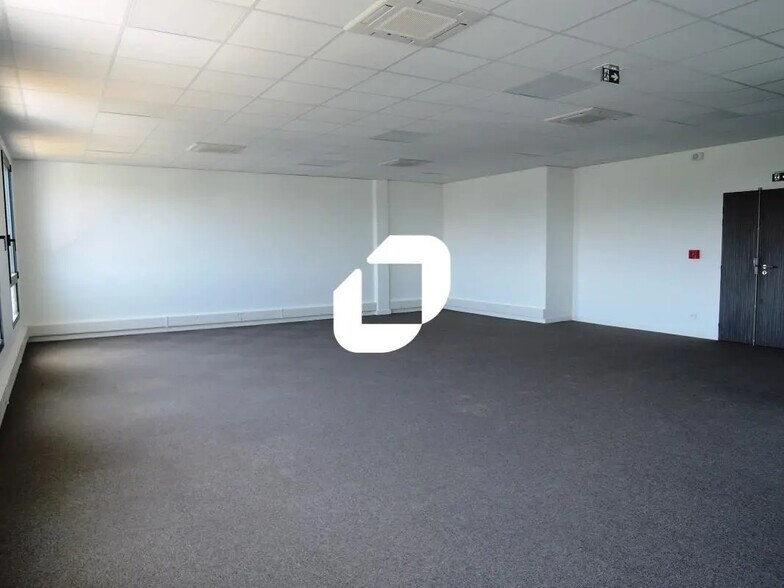 Bureau dans Serris à louer - Photo de l’immeuble – Image 2 sur 4