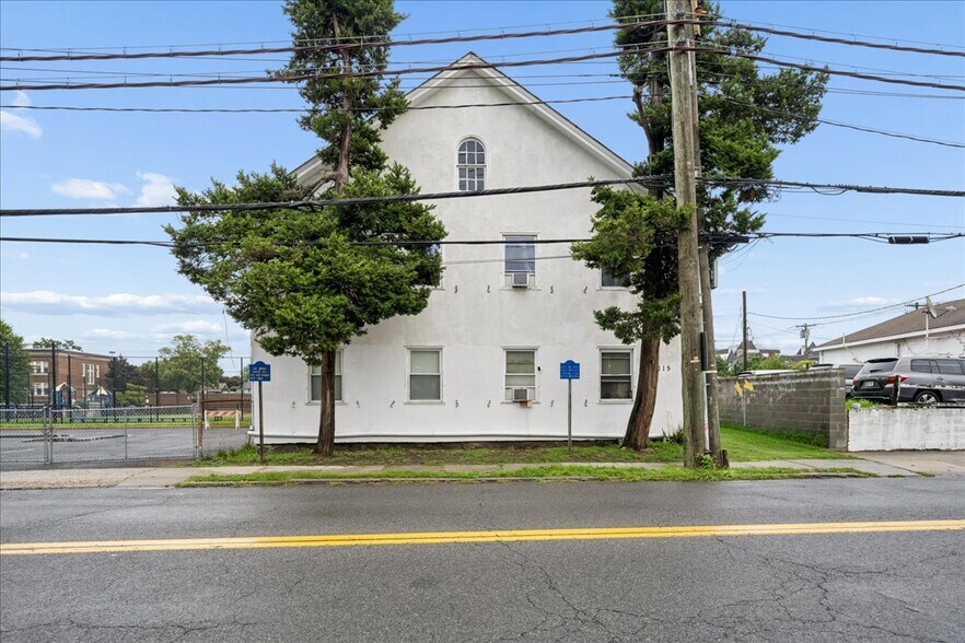 115 N Barry Ave, Mamaroneck, NY à vendre - Photo de l’immeuble – Image 2 sur 27