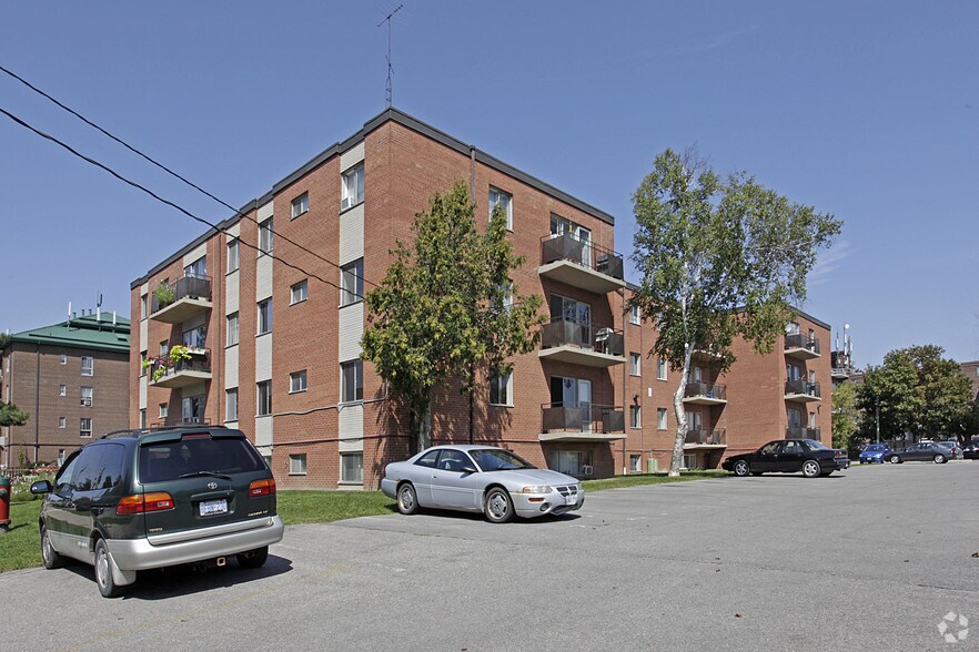 165 Colborne Ave, Richmond Hill, ON à vendre - Photo de l’immeuble – Image 1 sur 12