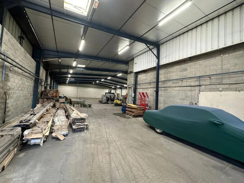 Industriel/Logistique dans Puget-sur-Argens à louer - Photo de l’immeuble – Image 2 sur 4