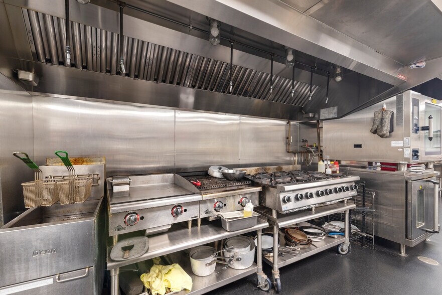 600 Kenseth Way, Cambridge, WI à vendre - Photo de l’immeuble – Image 2 sur 31