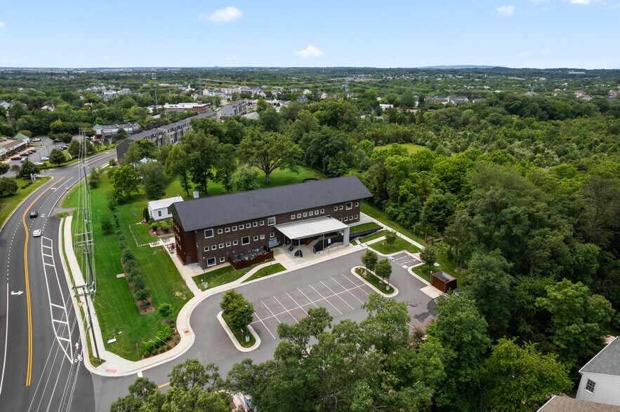 20577 Ashburn Rd, Ashburn, VA à vendre - Photo de l’immeuble – Image 1 sur 38