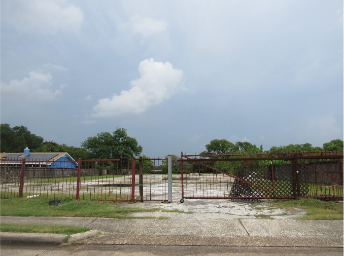 1616 W Texas Ave, Baytown, TX à louer Photo principale– Image 1 sur 3