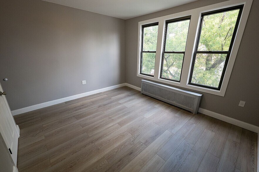 9728 Flatlands Ave, Brooklyn, NY à vendre - Photo intérieure – Image 3 sur 5