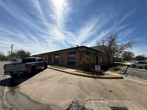 505 E 3rd St, Bartlesville, OK à louer Photo intérieure– Image 2 sur 19