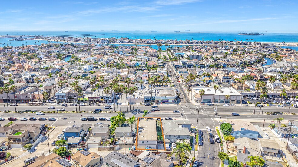5711 E 2nd St, Long Beach, CA à vendre - Photo de l’immeuble – Image 1 sur 12