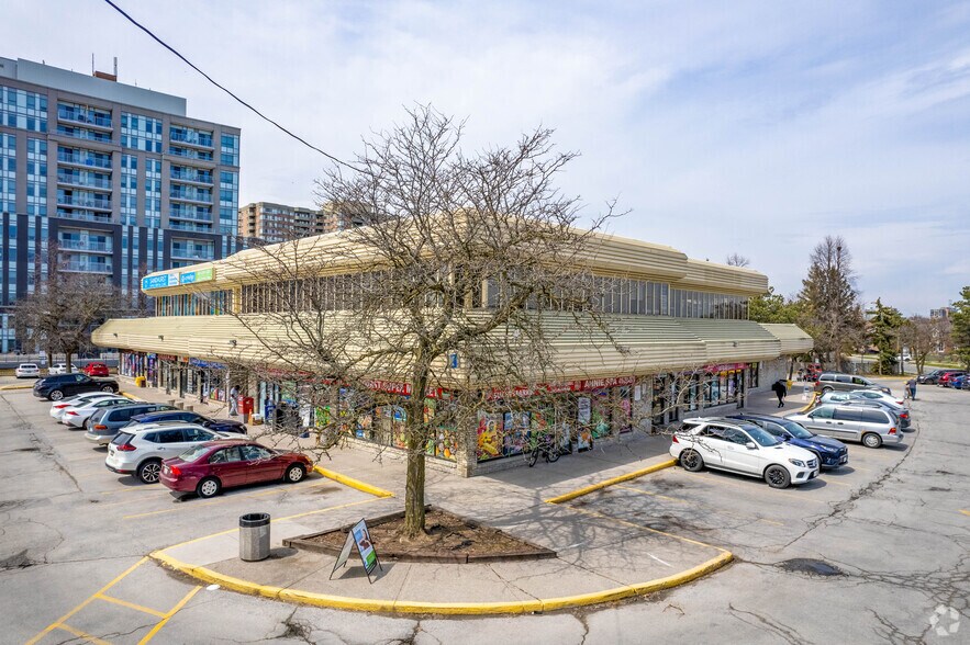 1001 Sandhurst Cir, Toronto, ON à louer - Photo de l’immeuble – Image 2 sur 6