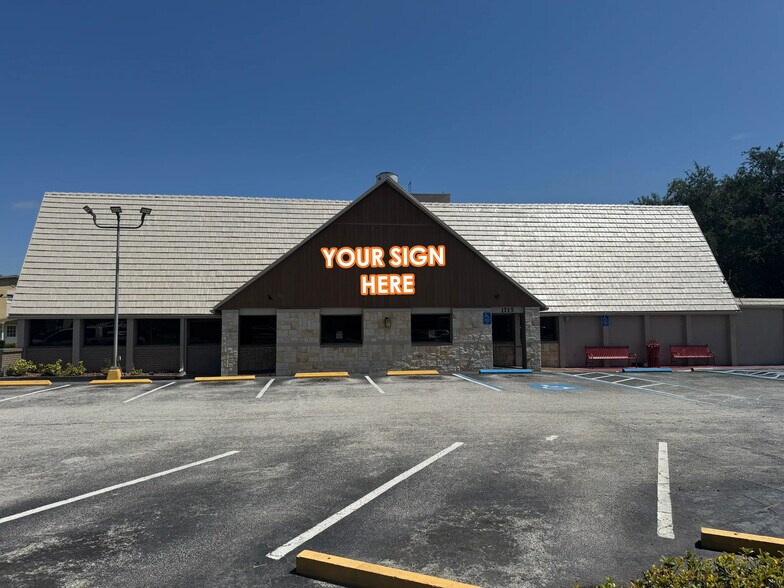 1715 W Vine St, Kissimmee, FL à louer - Photo de l’immeuble – Image 1 sur 2