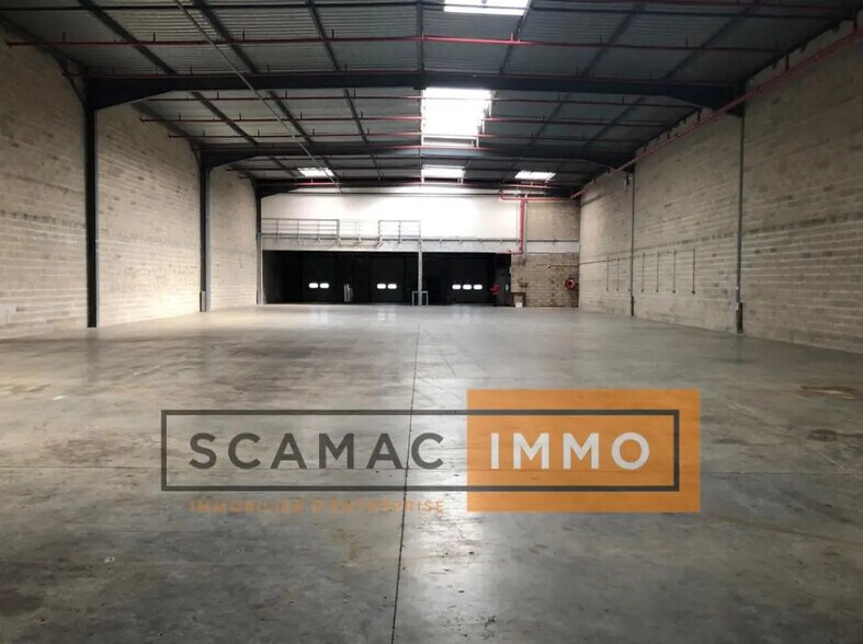 Industriel/Logistique dans Stains à louer - Photo intérieure – Image 1 sur 5