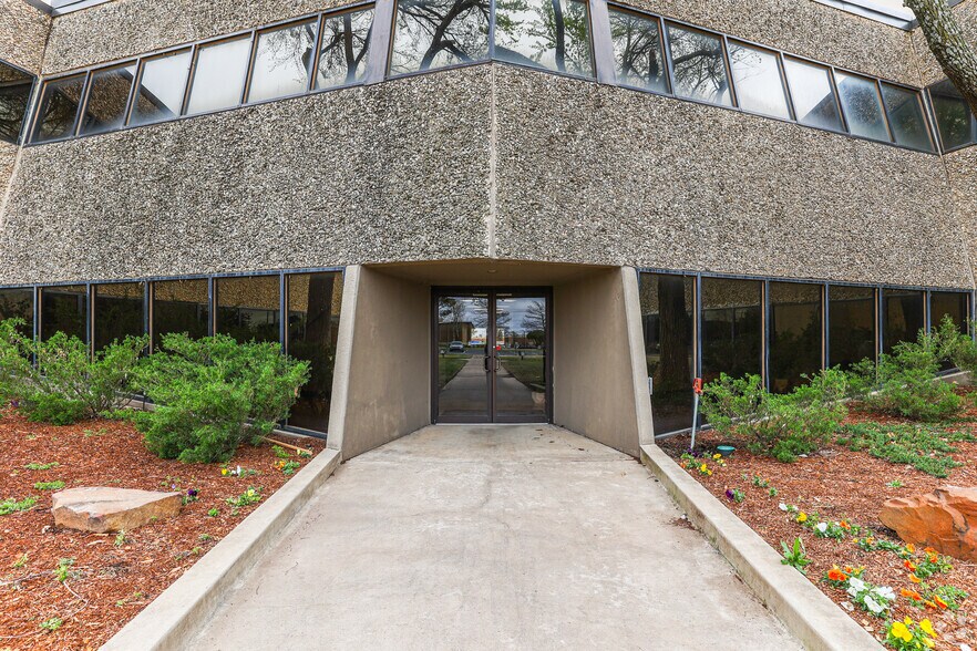 300 N Meridian Ave, Oklahoma City, OK à vendre - Photo de l’immeuble – Image 2 sur 11