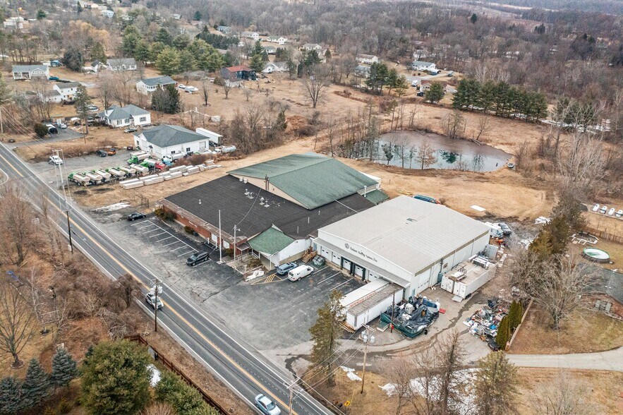 381 Vineyard Ave, Highland, NY à vendre - Photo de l’immeuble – Image 3 sur 31