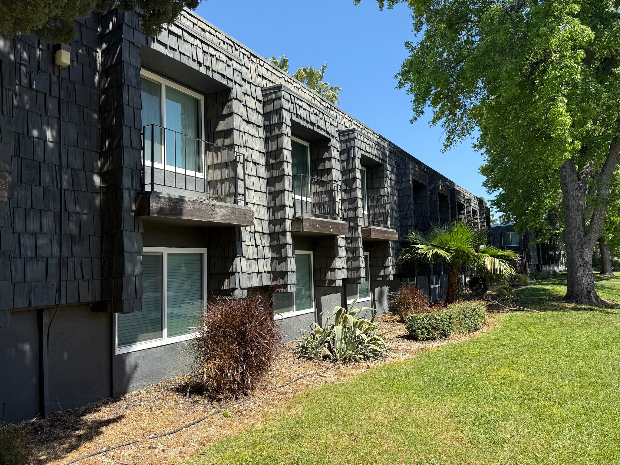 935 Johnfer Way, Sacramento, CA à vendre Photo de l’immeuble– Image 1 sur 18