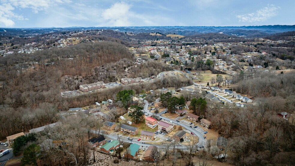 908 Chadwick Dr, Kingsport, TN à vendre - Photo de l’immeuble – Image 2 sur 23
