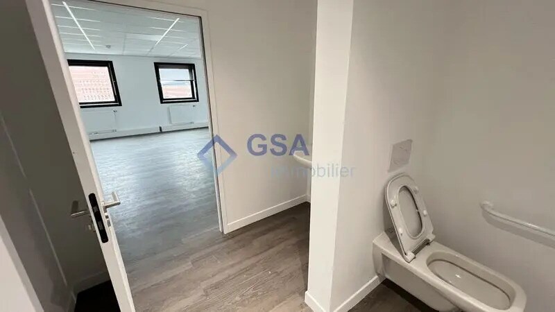 Bureau dans Évry-Courcouronnes à louer - Photo de l’immeuble – Image 2 sur 10