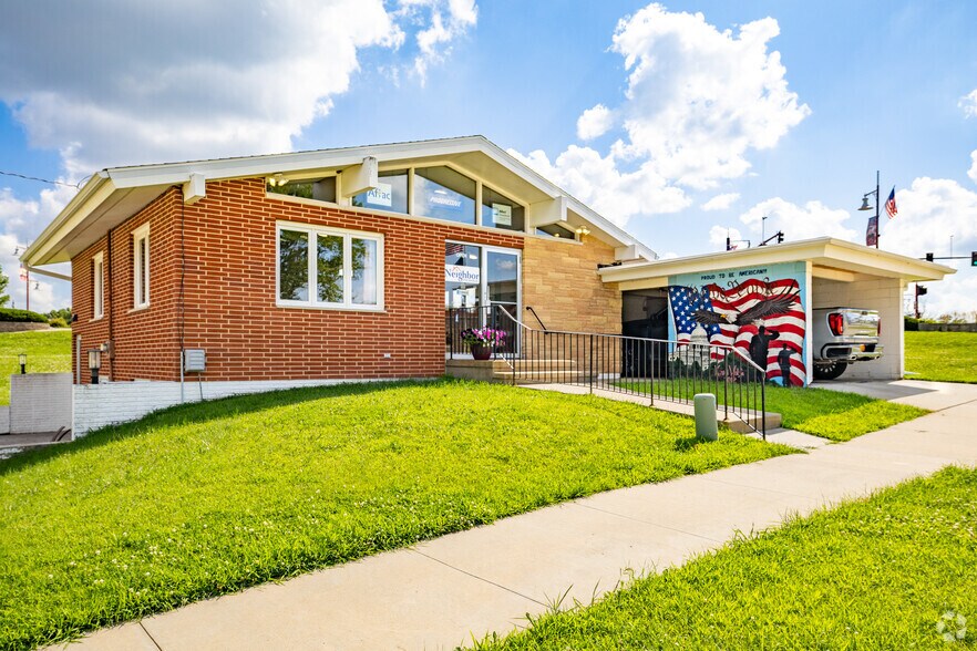 98 E Willman St, Hiawatha, IA à louer - Photo principale – Image 1 sur 2