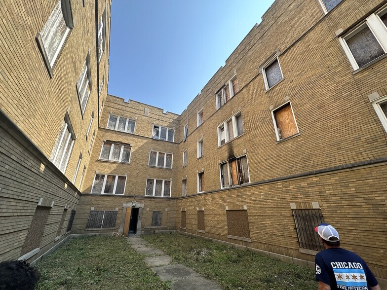 7250 S Emerald Ave, Chicago, IL à vendre - Photo de l’immeuble – Image 3 sur 8