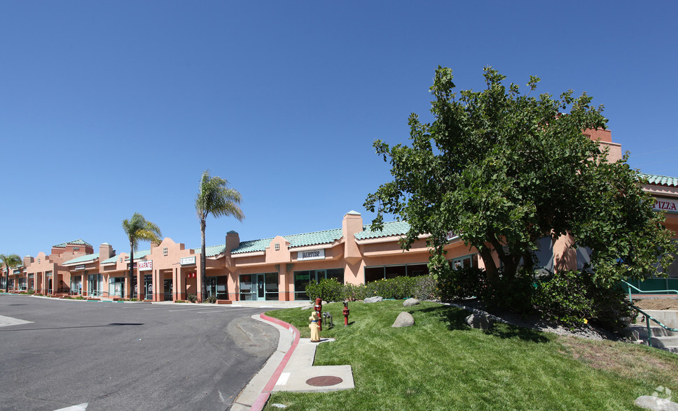 1910 Shadowridge Dr, Vista, CA à vendre - Photo principale – Image 1 sur 7