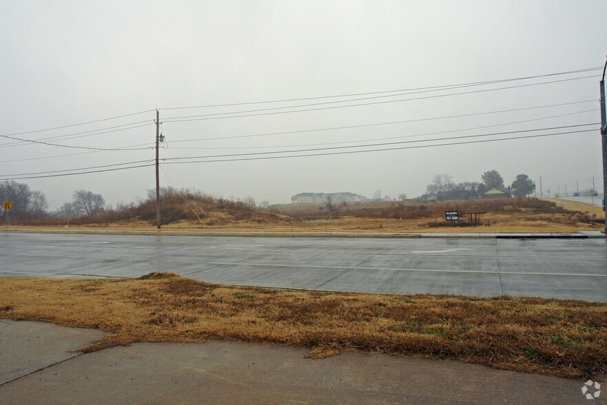 NE C 96th & Garnett Rd, Owasso, OK à louer - Photo principale – Image 1 sur 1