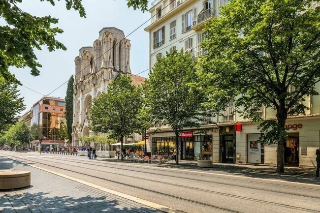 Plus de détails pour Local commercial à louer