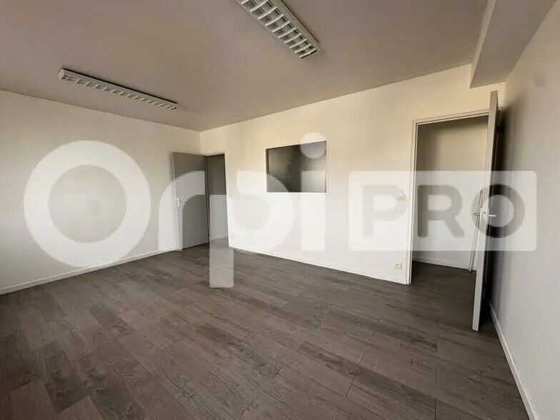 Bureau dans Villecresnes à louer - Photo intérieure – Image 3 sur 5