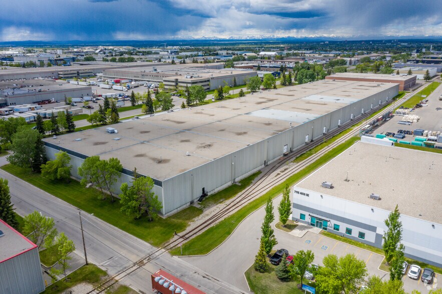4640-4888 72nd Ave SE, Calgary, AB à louer - Photo de l’immeuble – Image 1 sur 7