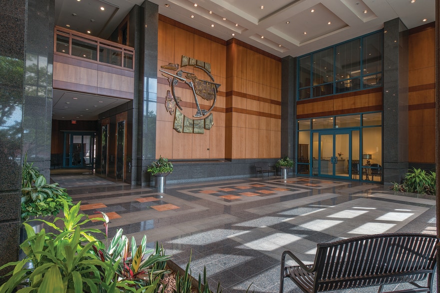200 Clinton Ave, Huntsville, AL à louer - Hall d’entrée – Image 3 sur 4