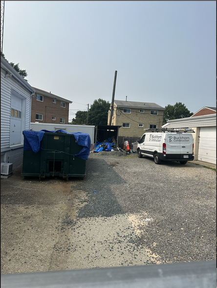 1611 S Walter Reed Dr, Arlington, VA à louer - Photo de l’immeuble – Image 2 sur 11