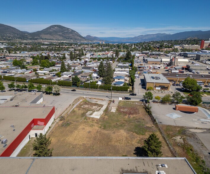 184-196 Warren Av E, Penticton, BC à vendre - Photo de l’immeuble – Image 2 sur 4