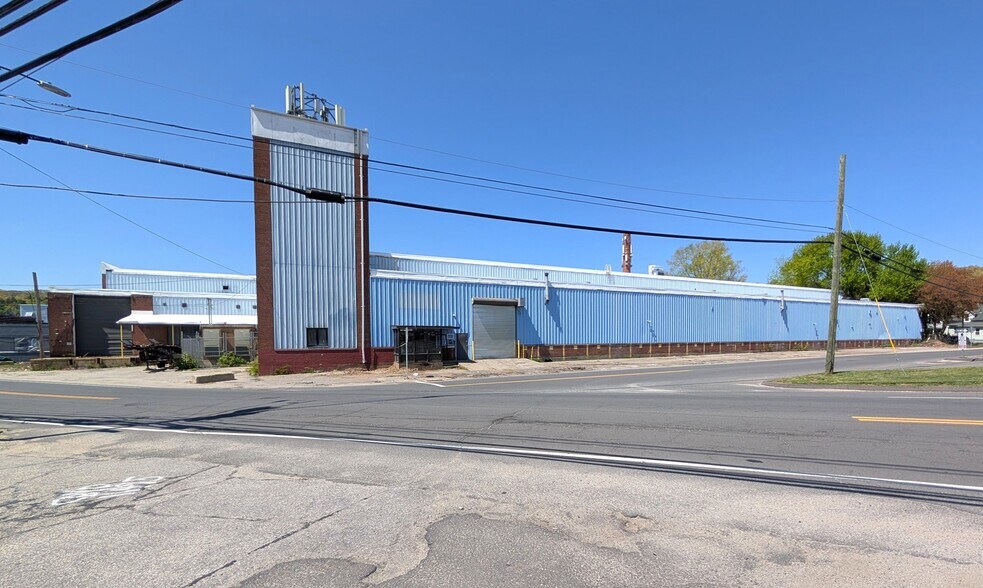 150 E Aurora St, Waterbury, CT à louer - Photo de l’immeuble – Image 2 sur 2