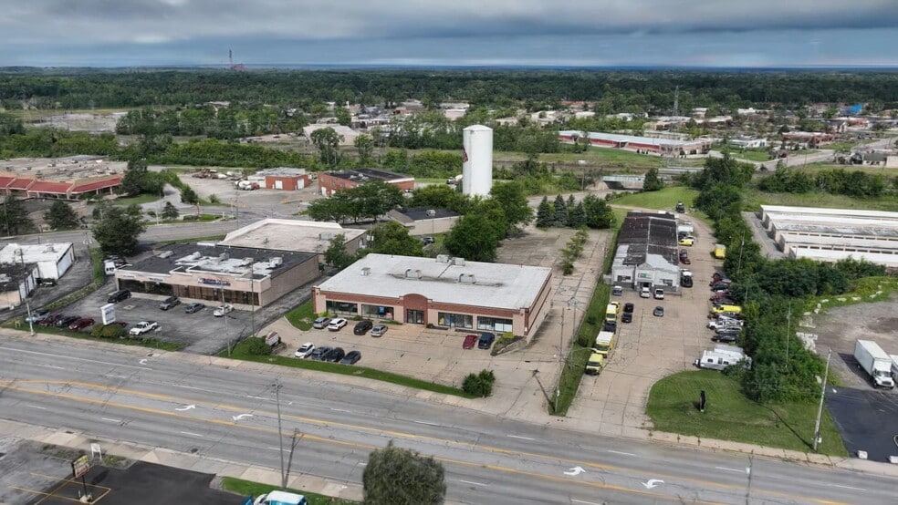 7435-7441 Mentor Ave, Mentor, OH à louer - Vidéo aérienne – Image 2 sur 24