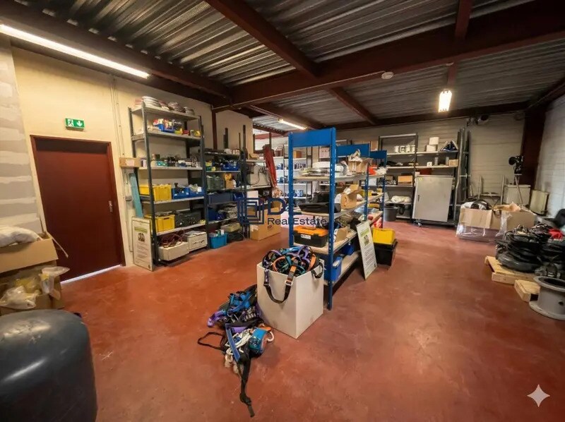 Industriel/Logistique dans Saint-Mard à vendre Photo intérieure– Image 1 sur 4