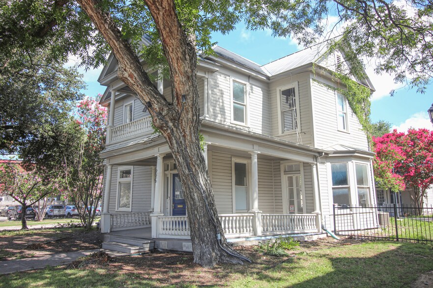 225 W Poplar St, San Antonio, TX à vendre - Photo principale – Image 1 sur 8