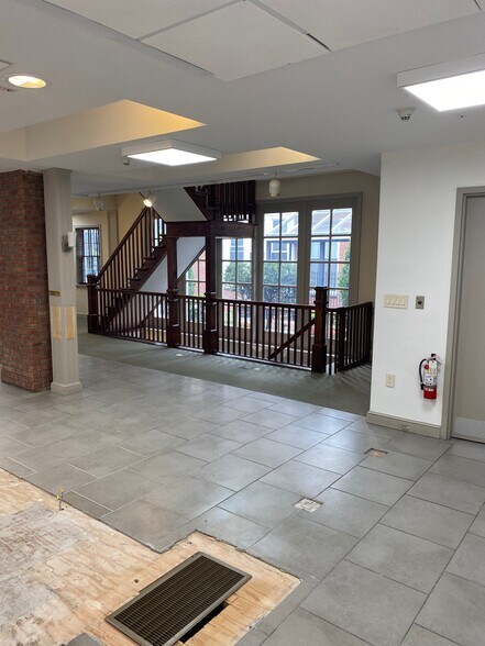 40 Church St, White Plains, NY à vendre - Photo de l’immeuble – Image 3 sur 12