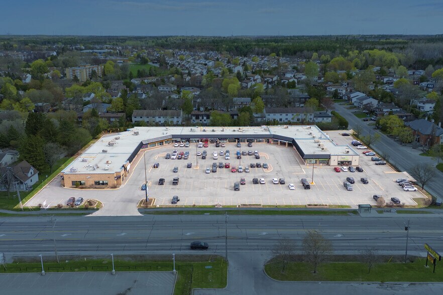 2190-2194 Robertson Rd, Ottawa, ON à vendre - Photo de l’immeuble – Image 2 sur 24