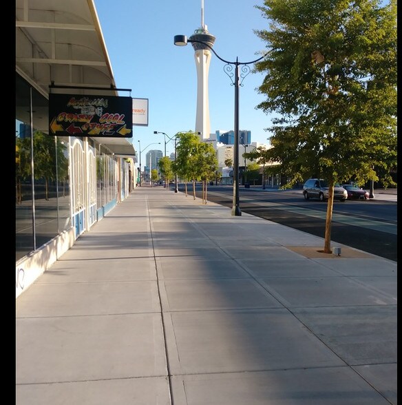 1409-1417 S Main St, Las Vegas, NV à vendre - Photo de l’immeuble – Image 3 sur 3