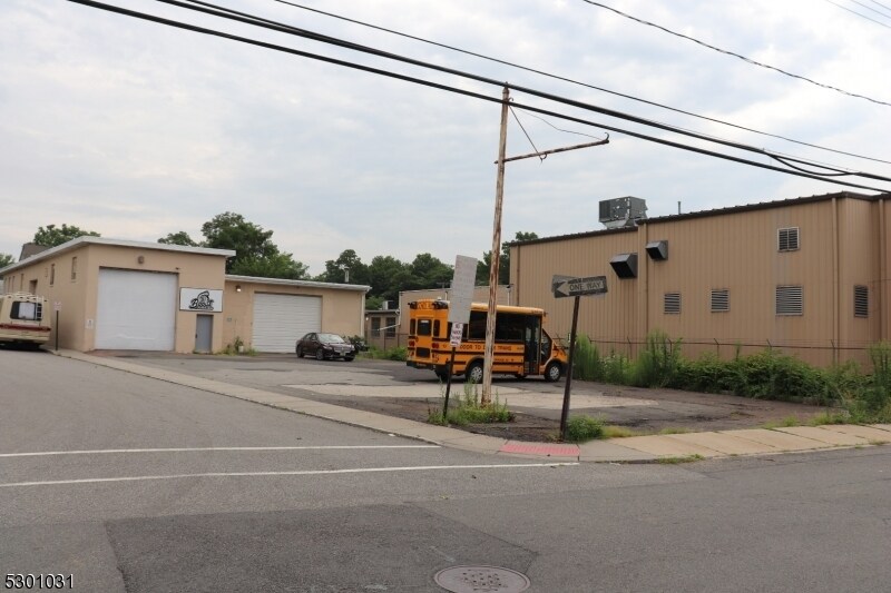 44 Stockman St, West Orange, NJ à vendre - Photo de l’immeuble – Image 2 sur 22