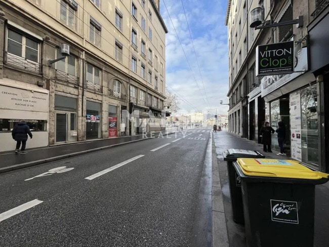 Plus de détails pour Local commercial à louer