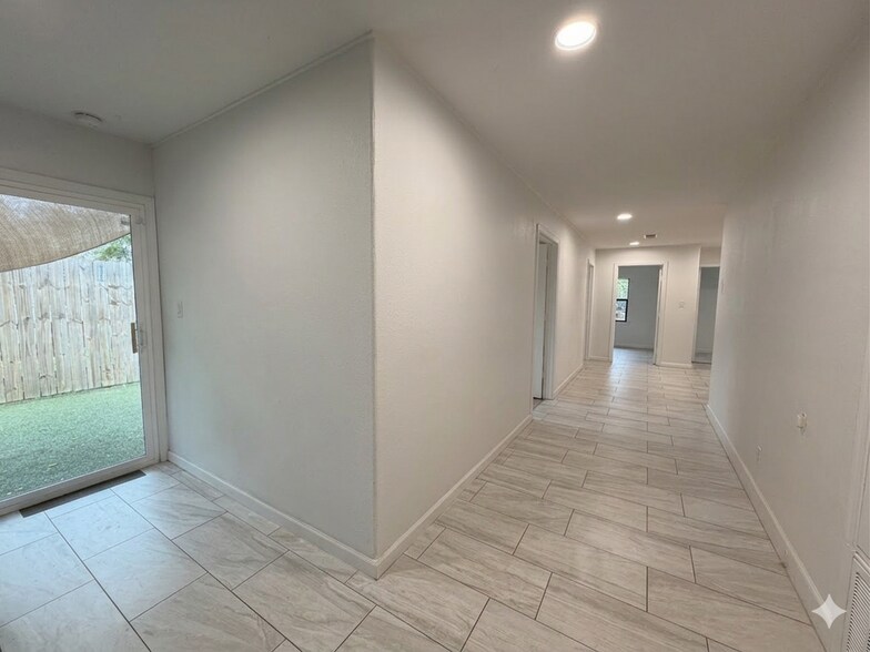 4130 Williams Dr, Georgetown, TX à louer - Photo de l’immeuble – Image 3 sur 7