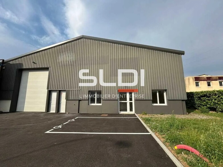 Local d’activités dans Villefranche-sur-Saône à louer - Photo de l’immeuble – Image 1 sur 7