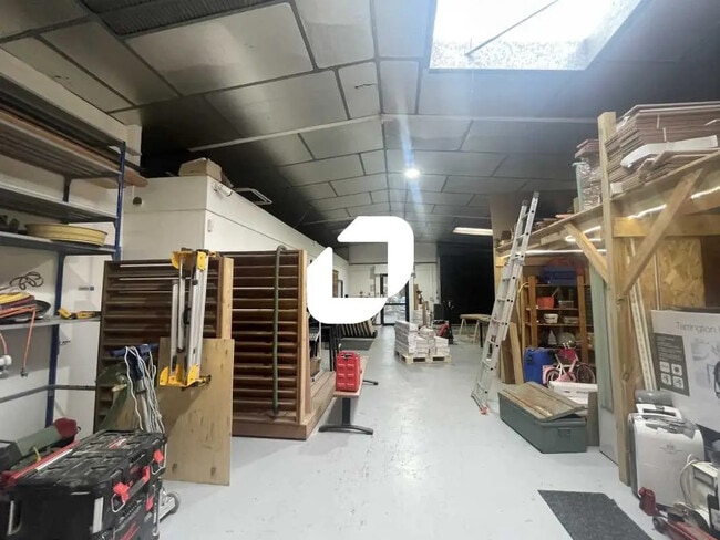 Plus de détails pour Bureau, Local d'activités à louer