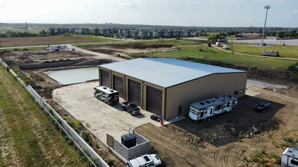 13227 Old Denton Rd, Fort Worth, TX à louer - Photo de l’immeuble – Image 3 sur 9